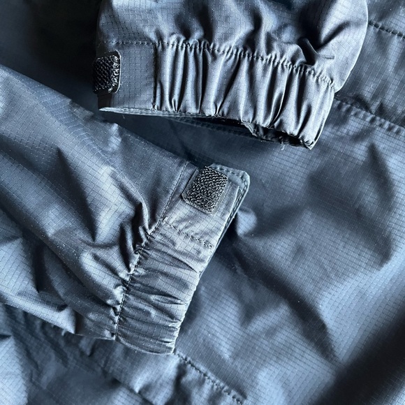 TNF Rain Jacket Medium - Picture 9 of 15
